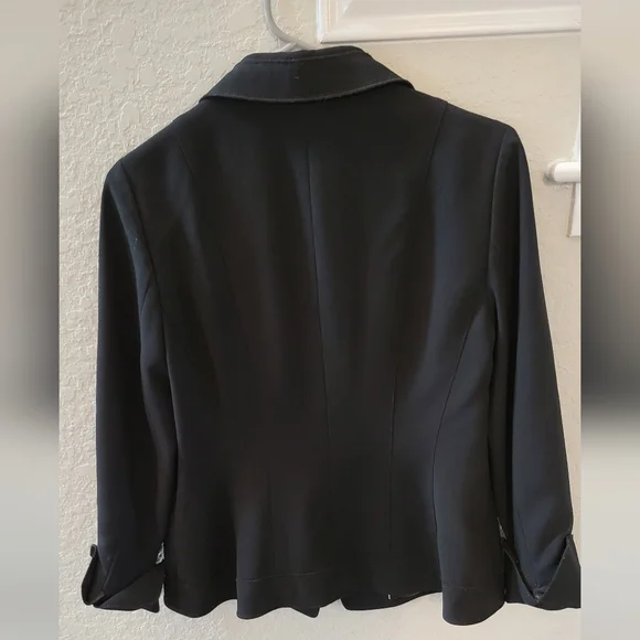 ANN TAYLOR BLACK BLAZER/ SIZE 8 PETITE / TWO BUTTON / ROLLED SLEEVES - Picture 4 of 6